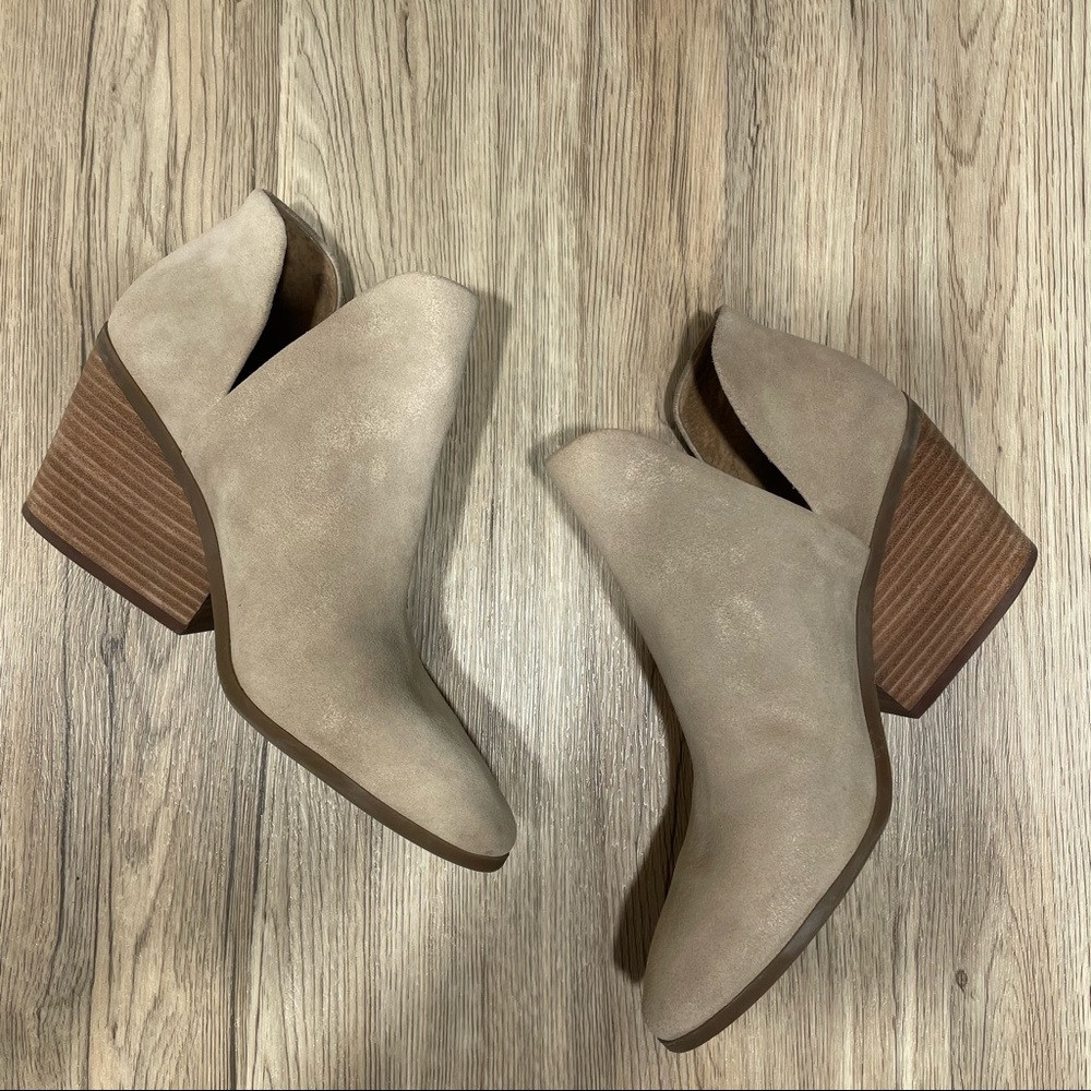 Lucky Brand Lezzlee Suede Ankle Booties Beige Sz 9M